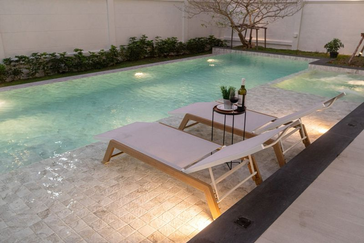 Rare Item! วิลล่าหรู 7 ห้องนอน 7 ห้องน้ำ 2 อาคาร พื้นที่ใช้สอย 500 ตร.ม. ใจกลางเขาทาโล | ราคา 28.5 ล้านบาท