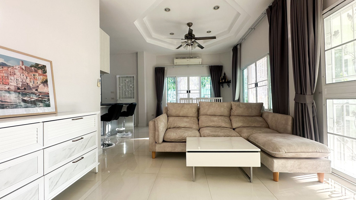 ให้เช่าบ้านเดี่ยวหลังมุม 62 ตรารางวา 3 ห้องนอน 2 ห้องน้ำ ใกล้โรงเรียนนานาชาติรีเจ้นท์ พัทยา | 30,000 / เดือน