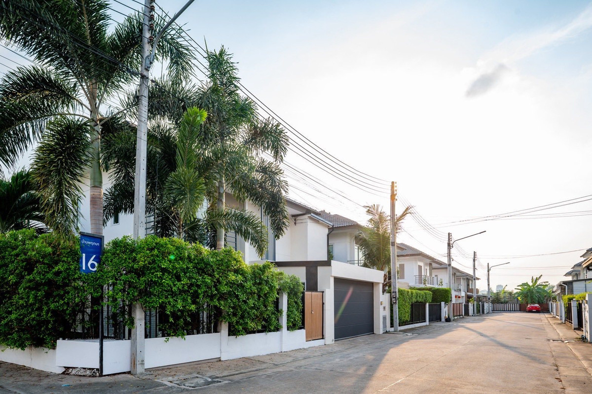 🏡 Corner House for Sale in Pruksa Nara Chaiyapruek 2 – Jomtien | Near Jomtien Beach | Only 6.6 Million THB