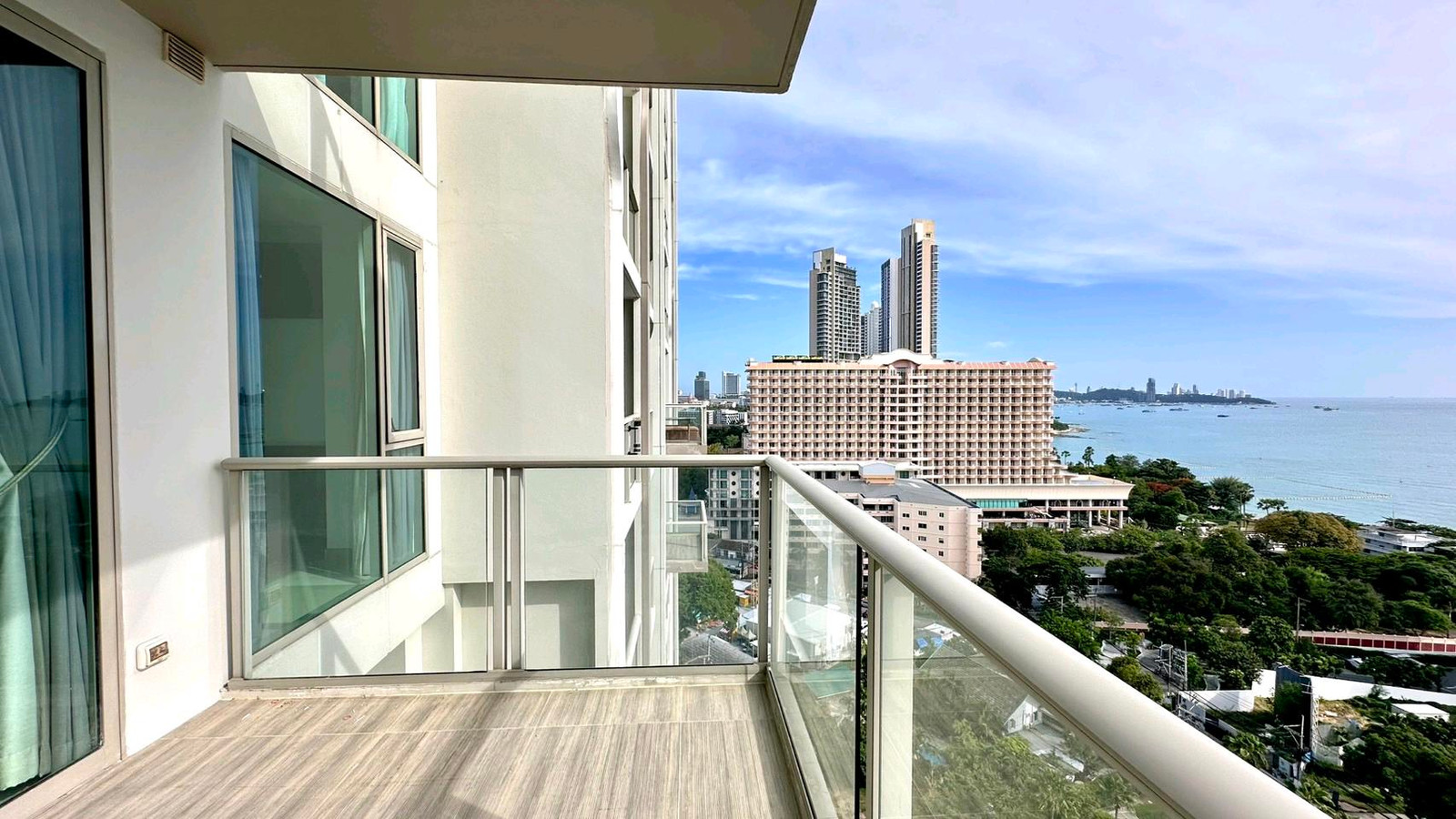 The Riviera Wongamat 🔥#ForRent 35,000/month🔥#SeaView Big room 45 sqm