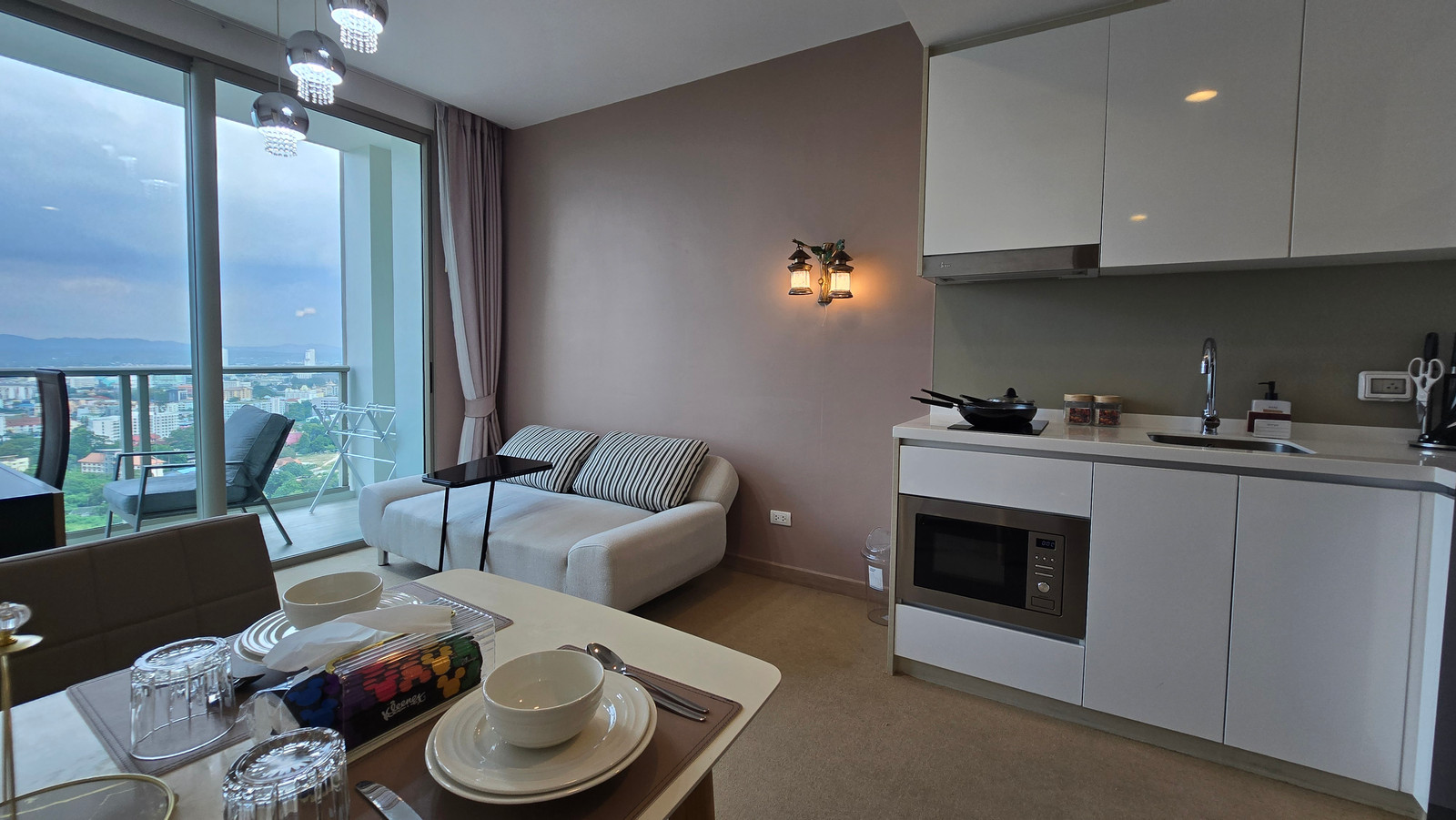 Riviera Wongamat Beach Condo, 1 Bedroom 35 sq.m floor 20 up, for rent 24000 THB per month