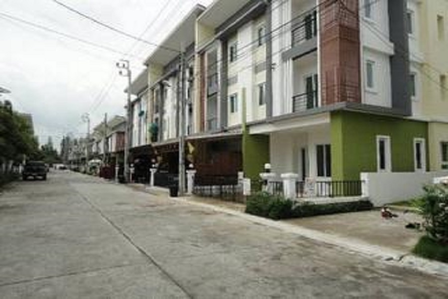 นิรันดร์-อเวนิว-รามคำแหง